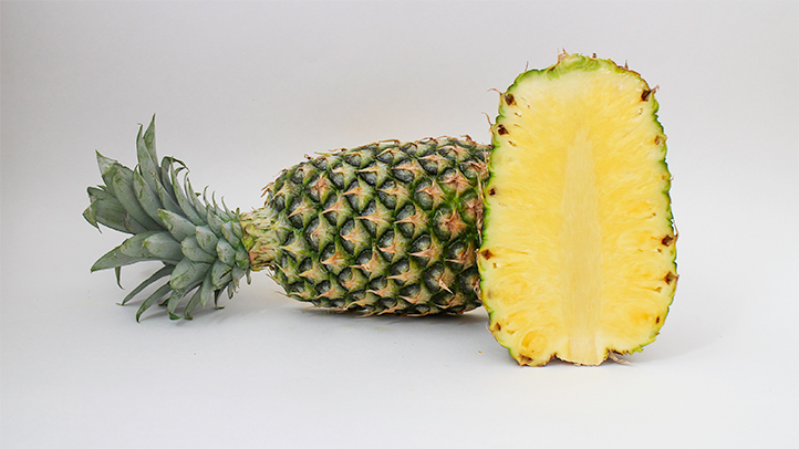 2 fresh pineapples